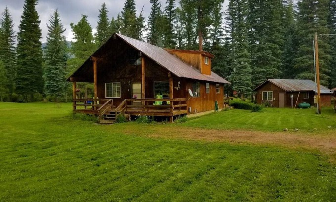 Bayfield Casa | Dog Friendly Creekside Property close to Vallecito Lake minutes to Durango and so much adventure out the front door