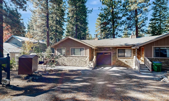 Incline Village Casa | Dog-Friendly Duplex with fireplace, balcony and free internet