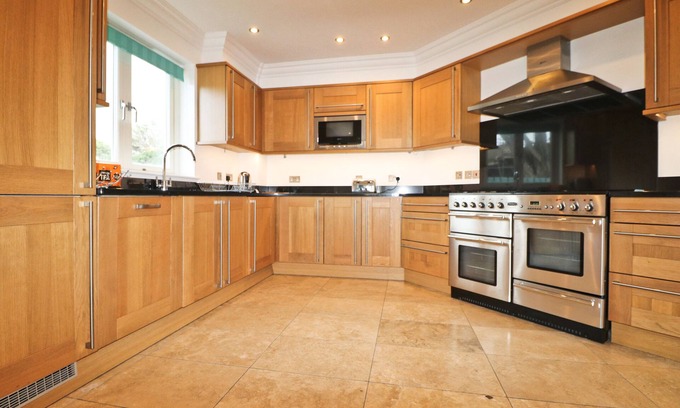 Constantine Bay Apartamento | Dog friendly duplex apartment by the beach