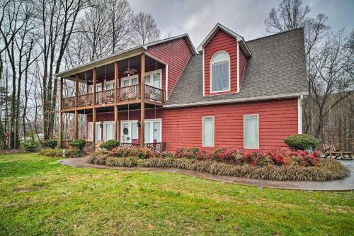 Sharps Chapel Casa | Dog-Friendly Family Home Steps to Norris Lake