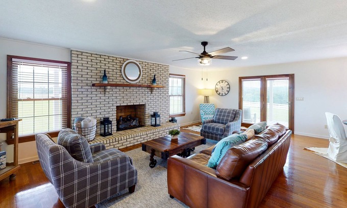 Trenton Cabaña | Dog-friendly farmhouse with hot tub, private W/D, gas fireplace, and central AC