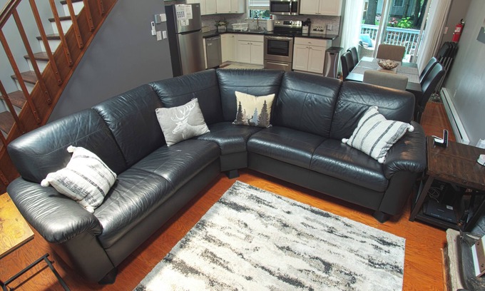 Tobyhanna Chalet De Esquí | Dog Friendly, Fire Pit, Yard, Screened-in lounge, Game Table