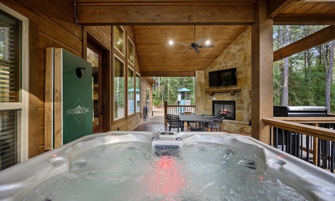 Broken Bow Cabina | Dog-Friendly Forest Cabin | Hot Tub Arcade Playset Fire Pit