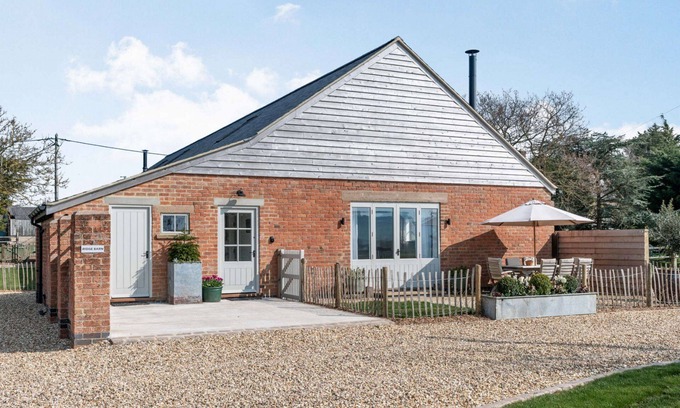 Shipston on Stour Casa | Dog friendly holiday home with superb garden and rural location - Ridge Barn