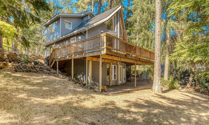 White Salmon Casa | Dog-Friendly Getaway w/ Deck, Grill & AC – Short Walk Downtown