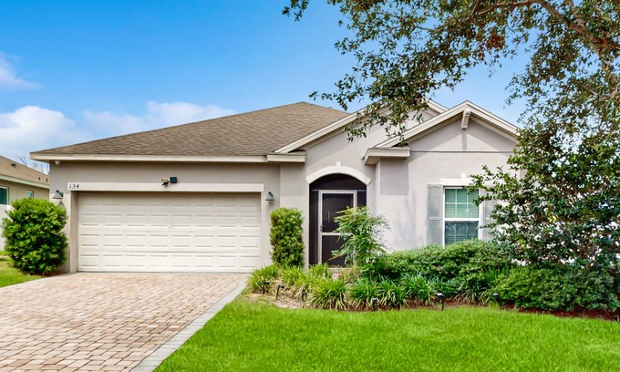 Bridgeford Crossings Casa | Dog-friendly ground-floor home in gated community w/lake views & enclosed patio