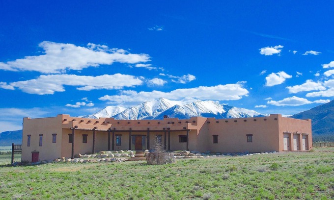 Buena Vista Casa | Dog Friendly- Hacienda Vista- Come Relax and Enjoy the Views!