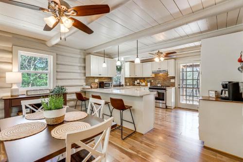 Hiawassee Casa | Dog-Friendly Hiawassee Cabin Near Lake and Hiking