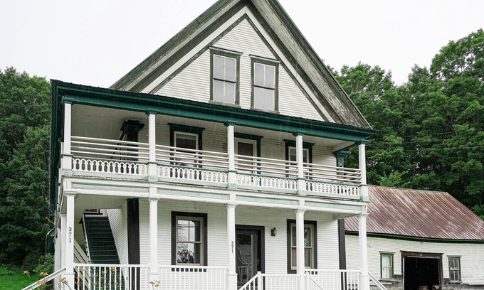 Lowell Casa | Dog-friendly, historic home with balcony - near lakes, hikes & ski slopes