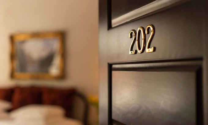 Salida Condominio | Dog Friendly- Historic Palace Hotel Condos- Suite 202