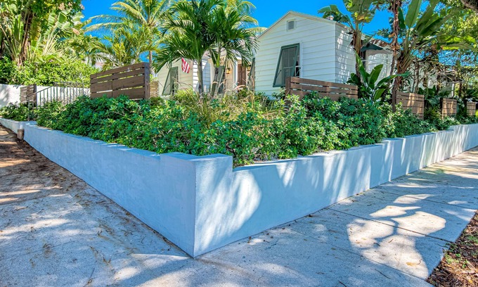 Poiciana Park II Casa | Dog-friendly home with pool, enclosed yard, patio, central AC, & washer/dryer