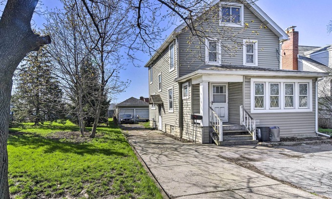 Cheektowaga Casa | Dog-Friendly Home ~ 14 Mi to Highmark Stadium