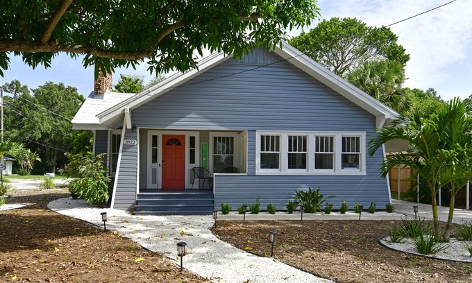 River District Casa | Dog friendly home near the Manatee River! Great location!
