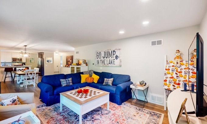 Empire Casa | Dog-friendly home on a large corner lot with firepit, washer/dryer, & fast WiFi