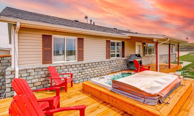 North Snyderville Basin Casa | Dog-Friendly Home w/Private Hot Tub, Enclosed Yard, Gas Grill, and Central A/C