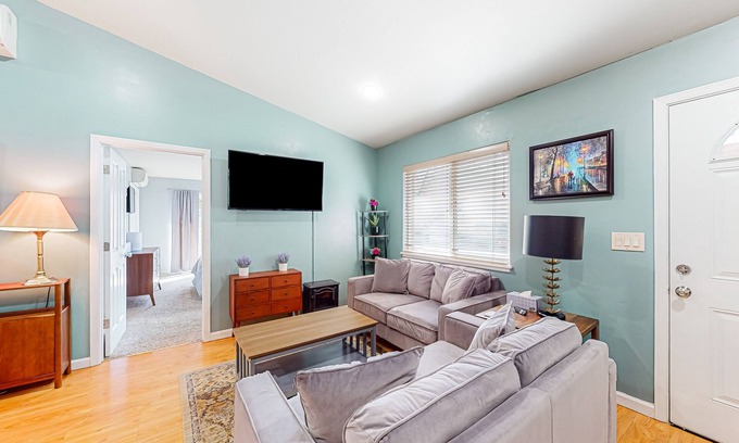 Guerneville Casa | Dog-friendly home with AC, walk to downtown Guerneville & Johnson's Beach