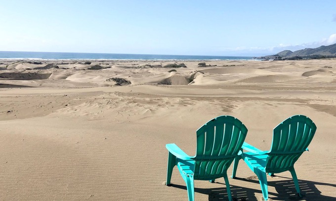Inglenook Casa | Dog-friendly home with a firepit - across the dunes from the beach