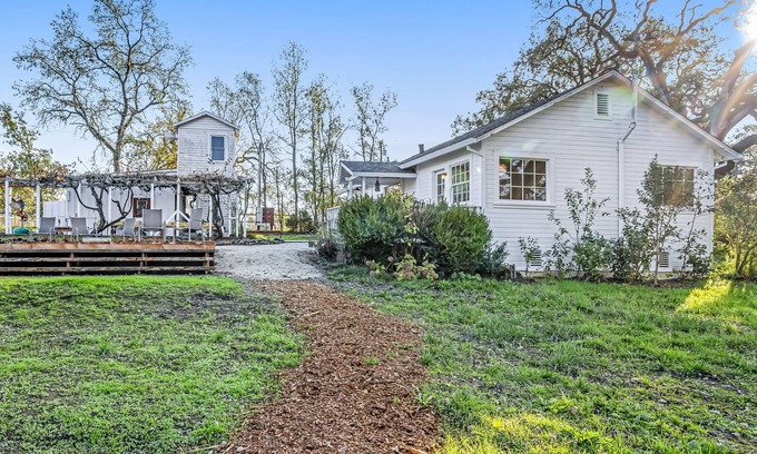 Santa Rosa Casa | Dog-Friendly Home with Fast WiFi, Washer/Dryer, Firepit, and Ping-Pong Table