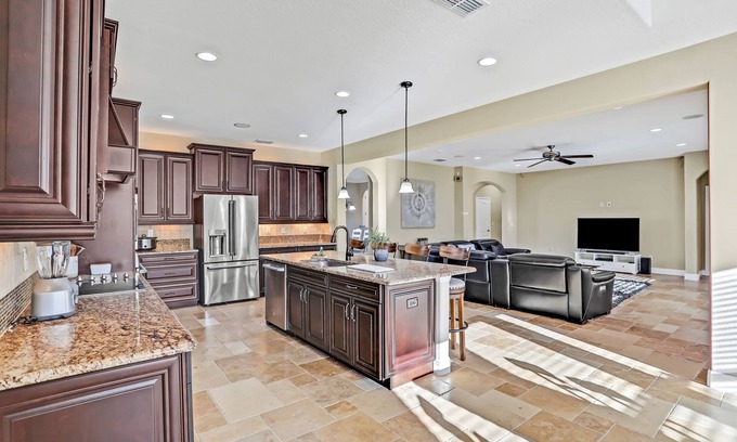 Kissimmee Casa | Dog-friendly home with built-in grill, W/D, & community pool - snowbirds OK