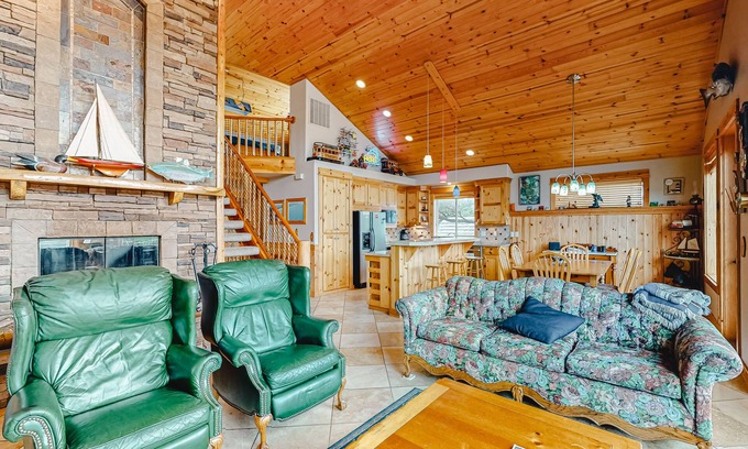 Manzanita Casa | Dog-friendly home with private hot tub, pool table, grill, air hockey, fireplace