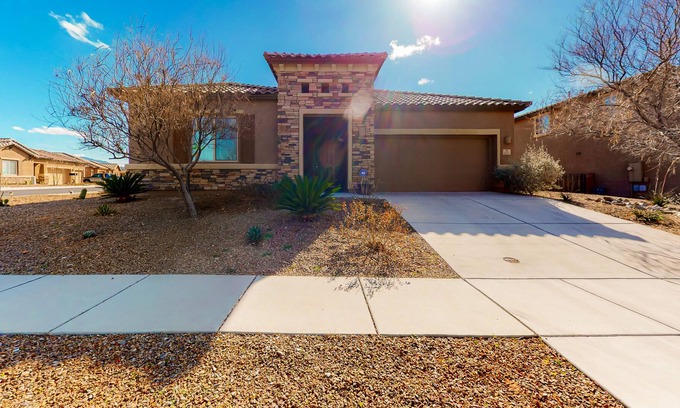 Oracle Casa | Dog-friendly home with central ac, enclosed yard, patio, hot tub, & WiFi