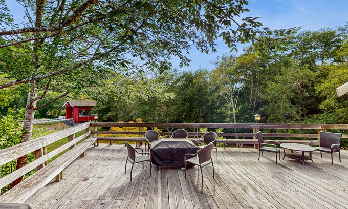 Jacoby Creek Casa | Dog-Friendly Home with a Creek View - Free WiFi, Fireplace, & Washer/Dryer