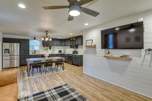 Midlothian Casa | Dog-Friendly Home with Yard and Fire Pit in Midlothian