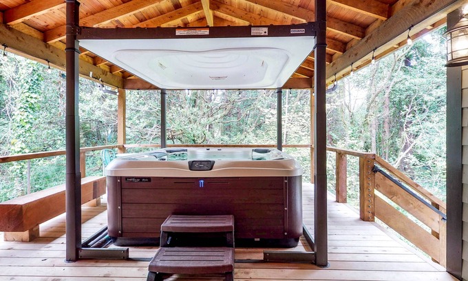 Port Orford Casa | Dog-friendly home with private hot tub and space for a large group
