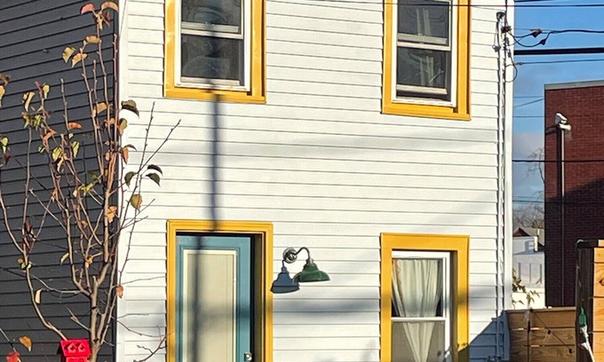 Kingston Casa | Dog friendly house with fenced yard in Kingston's Midtown Arts District