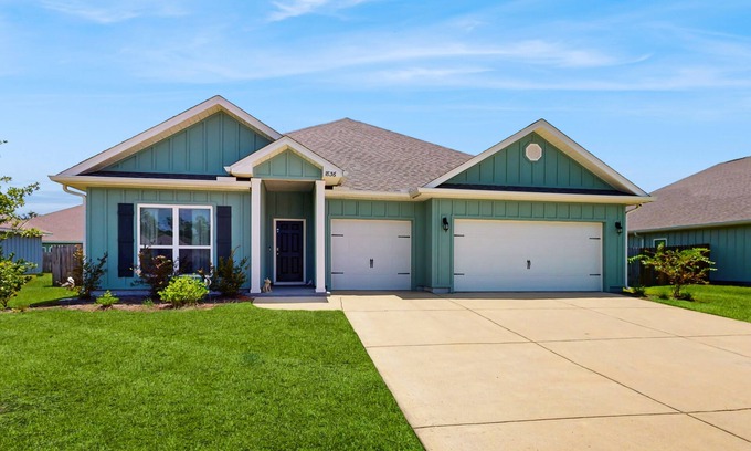Foley Casa | Dog-friendly house with in-ground pool, outdoor patio, and corn hole