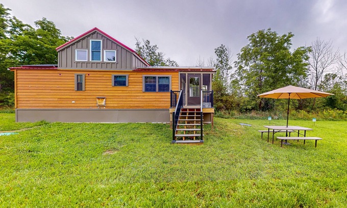 Hector Casa | Dog-friendly houses close to Seneca Lake with firepit, deck, & washer/dryer