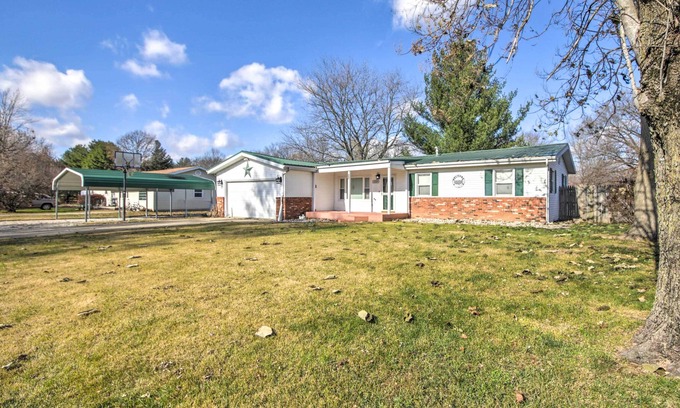 Palestine Casa | Dog-Friendly Illinois Home w/ Private Yard!