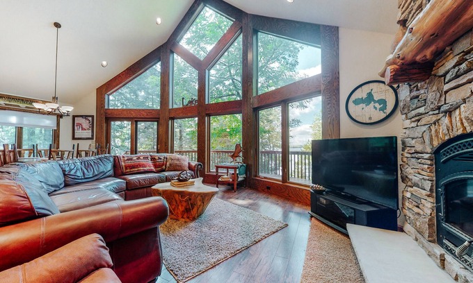 Lac du Flambeau Casa | Dog-friendly, lakefront dream home w/ an indoor sauna & private dock
