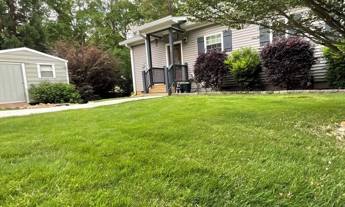 Westminster Casa | Dog friendly Lake front cottage, Hot tub, fire pit, fenced yard, family friendly
