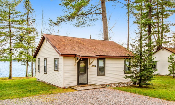 Presque Isle Cabina | Dog-friendly lakefront cabin with swimming, fishing, boating, & rec room