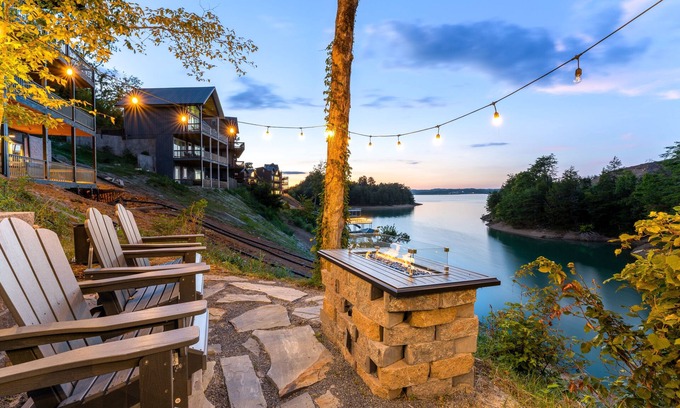 Sevierville Cabina | Dog-friendly Lakefront home w/private pool, game room, & free attraction tickets