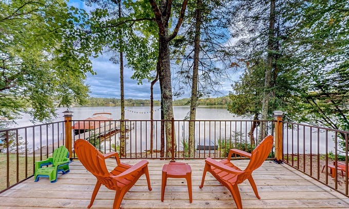Mercer Casa | Dog-friendly lakefront home with a private beach, dock, firepit, & kayaks