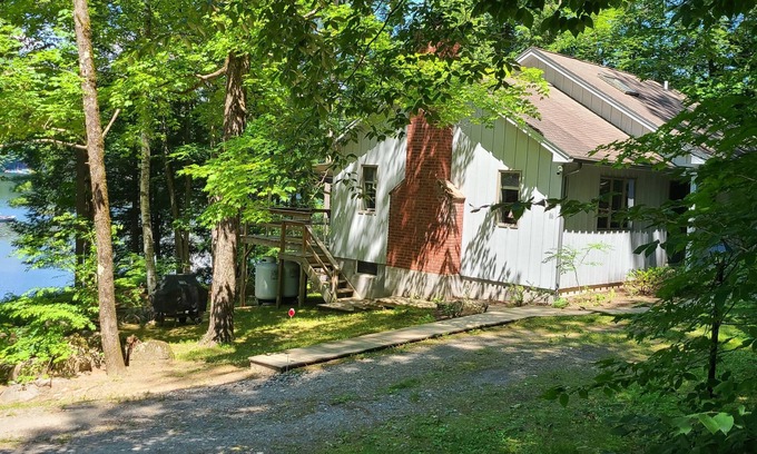 Fort Ann Cabaña | Dog friendly lakefront home w/fireplace near Lk George. Telecommuters welcome!