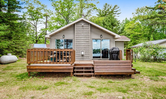Tomahawk Casa | Dog-friendly lakefront home with high-speed WiFi, dock, private w/d, & firepit