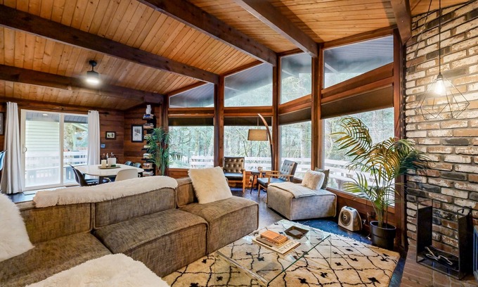 Rhododendron Casa | Dog-friendly, mid-century forest cabin with hot tub, firepit & great location