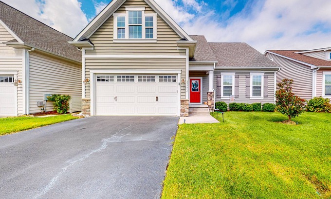Millville Casa | Dog-friendly Millville by the Sea home with large yard, porch, grill, AC, & WiFi