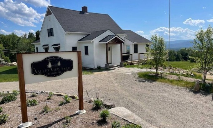 Freedom Casa | Dog Friendly, Modern Retreat w/ Stunning View