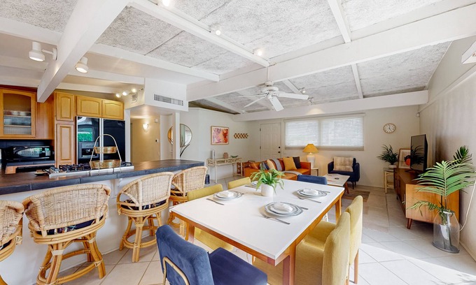 Palm Desert Condominio | Dog-friendly mountain view condo with pool, grill, open layout, AC, & internet