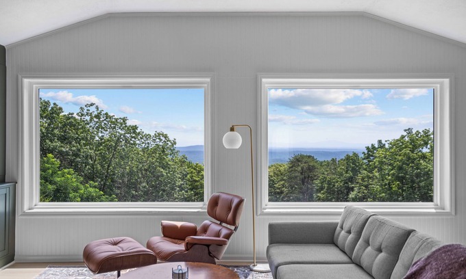 Fishers Hill Cabina | Dog Friendly Mountain Retreat w/ Hot Tub & Firepit