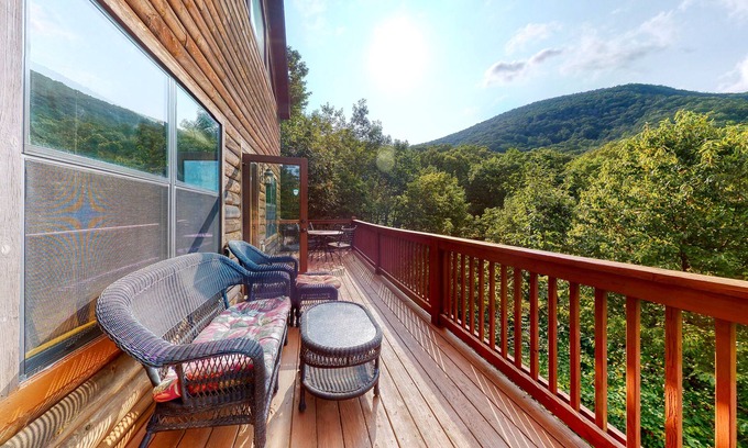 Helen Cabina | Dog-friendly mountain cabin with a furnished deck, game room & private hot tub