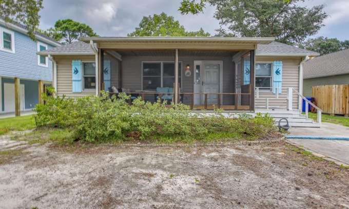 Tranquil Harbour Casa | Dog-Friendly Oak Island Rental - 1 Mi to Beach!