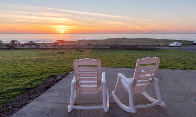 Fort Bragg Casa | ForeverView! Vistas de lado a lado! ¡Escucha a los leones marinos!