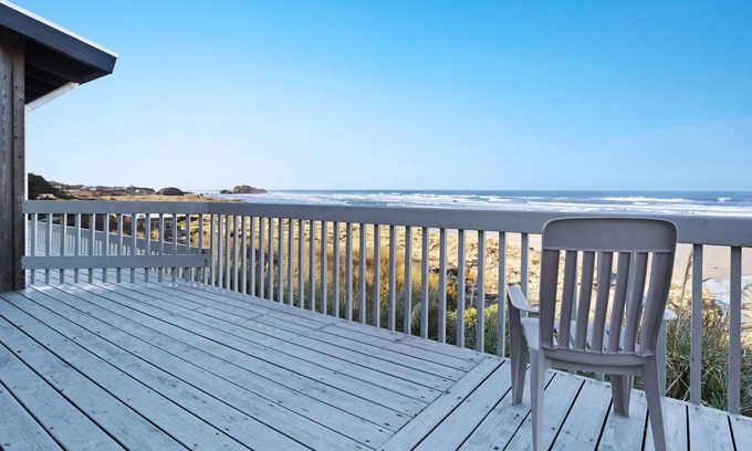 Bandon Casa | Perro-friendly, frente al mar condominio w / acceso a la playa, chimenea acogedora, y una gran cubierta