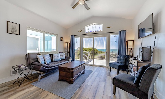 Gold Beach Cabaña | Dog-friendly oceanside home w/WiFi, ocean views, private W/D, deck, & fireplace