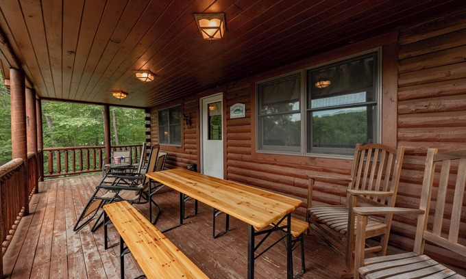 North Glade Hills Casa | New! Star View Lodge: Lake Area, Dogs OK, A/C, Hot Tub!